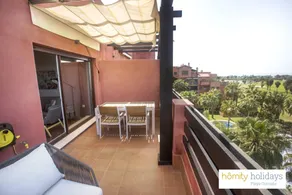 Flat with terrace & pool - Image 2