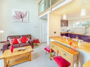 Child-friendly cottage with barbecue & garden | River view - Image 2