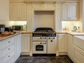 Fully equipped nice cottage with garden, hot tub & sauna | Water view | Dogs allowed - Image 3