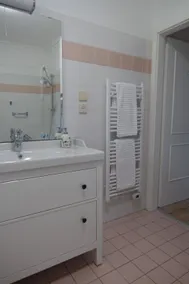 Holiday apartment with BBQ, garden & terrace - Image 5