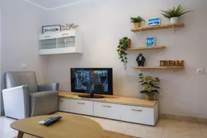 Apartment with terrace - Image 5