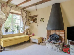 Cottage with garden - Image 3