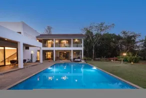 Apartment with garden & pool - Image 3