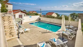 Ample holiday apartment with terrace, garden & private pool | Sea view - Image 5