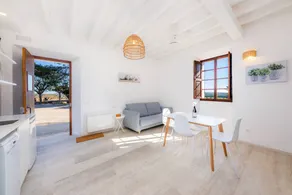 Apartamento vacacional con terraza, jardín y piscina privada - Image 5