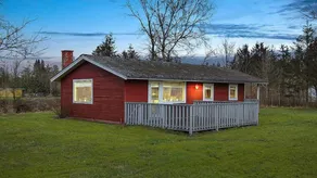 Holiday home with terrace & garden - Image 5