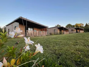 Beautiful chalet with terrace, garden & jacuzzi - Image 2
