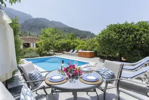 Fantastic Villa with Pool, Whirlpool, Terraces, Mountain View, Air Conditioning & Wi-Fi - Image 2