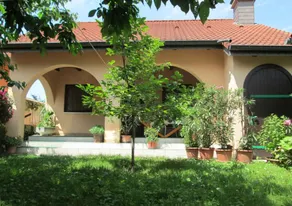 Maison avec terrasse, jardin et barbecue - Image 2