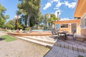 House with barbecue, terrace & private pool | Garden view - Image 3