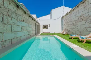 Child-friendly villa with terrace, garden & private pool - Image 2