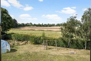 Holiday home with terrace & garden - Image 2