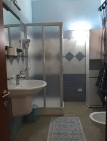 Private room with pool & garden - Image 5