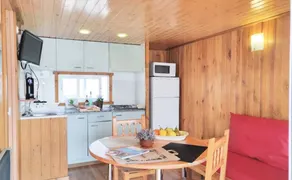 Mobile home with BBQ, heated pool & hot tub - Image 2