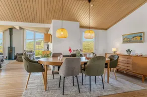 Holiday home with terrace - Image 4
