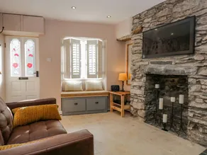 Family-friendly cottage with garden | Pets allowed - Image 2