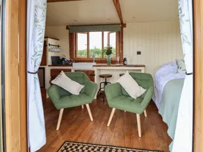 Cottage with hot tub & garden | Pets are welcome - Image 5