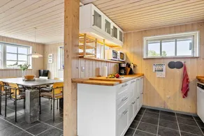 Fully equipped charming holiday home with BBQ, terrace & sauna | Pet-friendly - Image 5