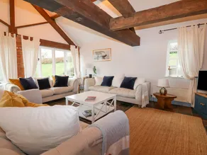 Family-friendly cottage with BBQ, terrace & garden - Image 4