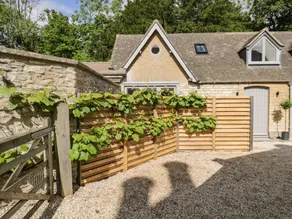 Family-oriented cottage with hot tub & garden - Image 2