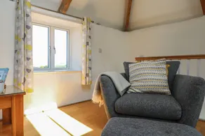 Cottage with garden & hot tub | Beach view - Image 4