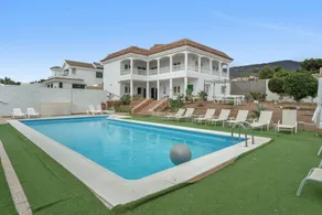 Agréable villa entièrement équipée avec barbecue, piscine et terrasse | Vue plage | Parfaite pour le travail à distance - Image 2