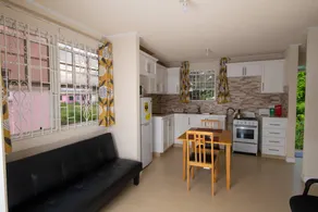 Children-friendly pleasant house with pool & garden - Image 4