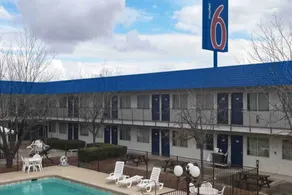 Flat with pool - Image 2