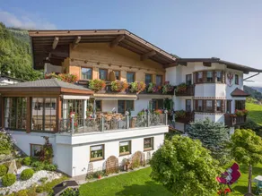 Apartment with garden, terrace & sauna | Mountain view - Image 2