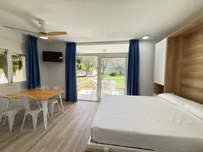 Holiday apartment with pool - Image 4