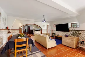 Gradevole cottage accogliente e familiare con giardino, piscina e barbecue | Vista sulla montagna | Ideale per lavorare da remoto | Sono ammessi animali domestici - Image 5