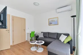 Lovely flat with terrace - Image 3