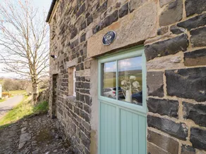 Cottage with garden - Image 2