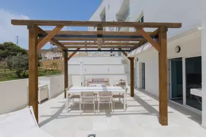 Appartamento con terrazza, giardino e piscina - Image 5