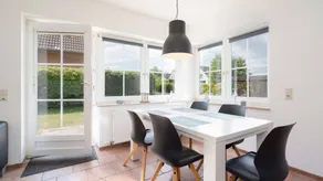 Flat with terrace & garden - Image 2