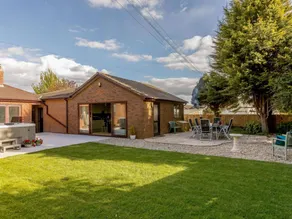 Fully equipped holiday home with hot tub, garden & barbeque - Image 2