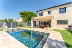 Holiday home with pool & barbecue - Image 3
