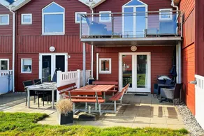 Holiday home with terrace & garden | Water view - Image 2