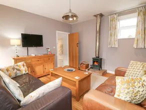 Cottage with garden - Image 3