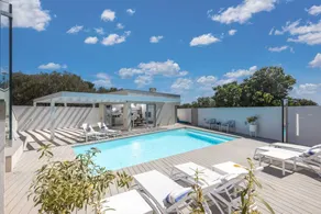 Villa mit Garten, Terrasse und Pool | Poolblick - Image 5