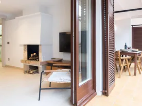 Beachfront Apartment with Terrace, Elevator, Sleeps 6 - Llafranc, Spain - Image 3