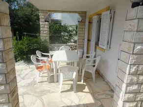 Apartment with terrace, BBQ & garden - Image 4