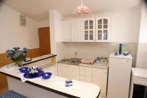 Holiday apartment with terrace & barbeque | Sea view - Image 3