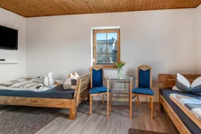 Habitación en casa de familia con terraza y jardín | Vistas al jardín - Image 3