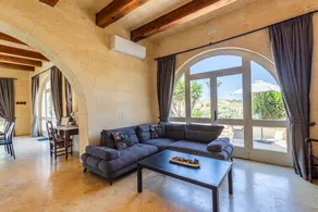 Spacious Villa with Private Pool and Family-Friendly Amenities - Image 3
