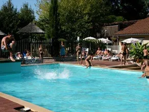 Mobil-home avec piscine et terrasse - Image 3