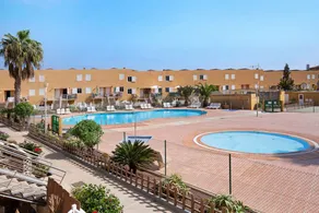 Ferienhaus mit schnellem Internet, Pool und Terrasse | Gartenblick - Image 2