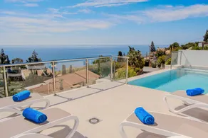 Holiday home with jacuzzi, heated pool & barbeque | Beach view - Image 2