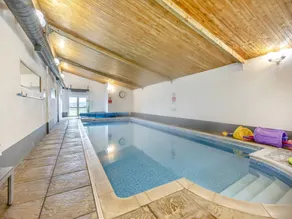 Children-friendly cottage with pool & garden - Image 2