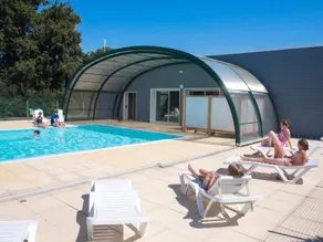 Chalet with heated pool & terrace - Image 3